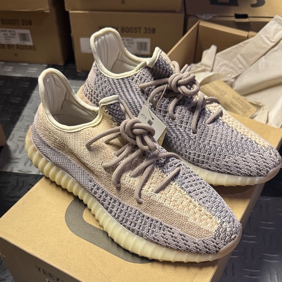 Adidas Yeezy 350 boost v2 ASH PEARL GY7658 - Picture 1 of 10